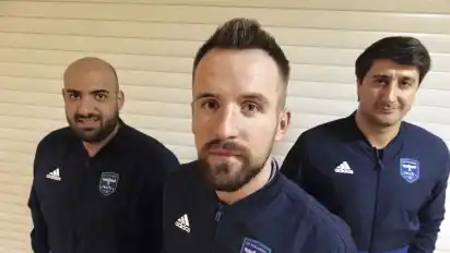 Edgar Kary (Mitte) ist der neue Trainer vom SV Tur Abdin Delmenhorst. Die Sportlichen Leiter Mathias Demir (links) und Isa Tezel haben diese Entscheidung zusammen mit Clubpräsident Andreas Seven beschlossen.