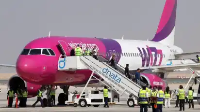 Eine Maschine der ungarischen Fluggesellschaft Wizz Air in Dubai.