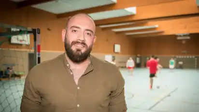 Der Syrer Kinan Nader hat den Ort besucht, an dem seine Sportkarriere in Deutschland begann: das offene Training in der Ernst-Reuter-Sporthalle in Bremerhaven.