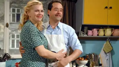 Nicht nur im Film ein Paar: Jan Josef Liefers und Anna Loos in "Es liegt mir auf der Zunge". Von "Gala" wurden sie nun z