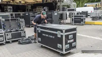 Seit Mittwoch wird auf den Graftwiesen gearbeitet, um bis Freitagnachmittag zum Soundcheck der ersten Künstler alles fertig zu haben.