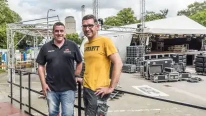Christoph Becker (links) und Christian Hohnholt freuen sich bereits auf das Spektakel mit Tausenden Besuchern.