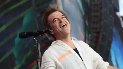 Die Toten Hosen-Frontsänger Campino macht auf dem Konzert in Bremen einen fitten Eindruck.