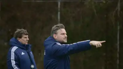 Gibt in Zukunft nicht mehr die Richtung beim Brinkumer SV vor: den nun Ex-Trainer Dennis Offermann (rechts). Manager Jörg Bender bedauert diese Entscheidung sehr – sowohl in sportlicher als auch menschlicher Hinsicht.