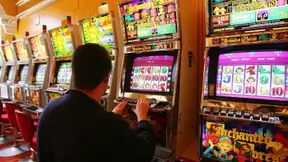 Eine Spielhalle würde negative Auswirkungen auf den Einzelhandel und auf die Ortsmitte insgesamt haben, sagt die Grasberger Verwaltung.