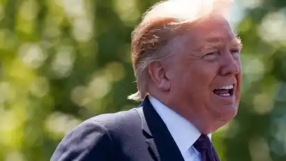 Donald Trump muss sich in der Zollfrage noch bis zu diesem Samstag äußern. Foto: Evan Vucci/AP