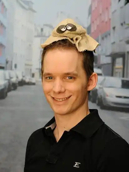 Martin Reinl beweist, dass auch Erwachsene Riesenspaß an Puppen im Fernsehen haben können. Eine seiner beliebtesten Figu