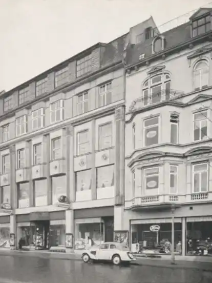 Eine historische Ansicht von "Harms am Wall". Die Firma bezog 1911 das historische Gebäude mit Blick auf die Wallanlagen. In welchem Jahr dieses Foto entstanden ist, ist unklar.