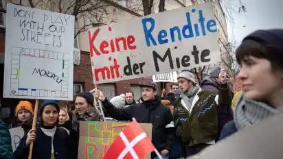 Mieterprotest: Bewohner der Böhmischen Straße und der Thiemannstraße in Berlin-Neukölln protestieren im Dezember gegen den Verkauf von 14 Häusern mit 140 Haushalten an den dänischen Pensionsfonds PFA.