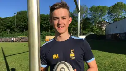 Ibb Mayr wird für ein Jahr auch für die schwedische U18-Nationalmannschaft spielen.