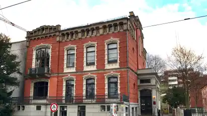 Das Ortsamt Mitte/Östliche Vorstadt im Dezember 2016. Das Dach des historischen Gebäudes ist kaputt.