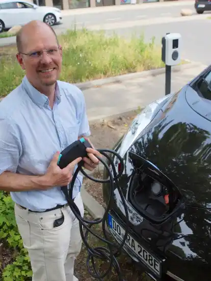 Markus Funke erklärt, wie Kunden mit dem Stromauto umgehen sollen.