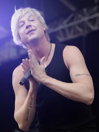 Samu Haber ist der Frontmann der finnischen band "Sunrise Avenue".