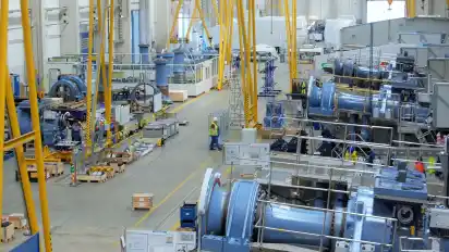 Blick in eine Werkshalle von Senvion in Bremerhaven.