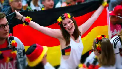 Faszination WM, Faszination Fußball: Ist seine Anziehungskraft unendlich groß? Durch nichts zu erschüttern?