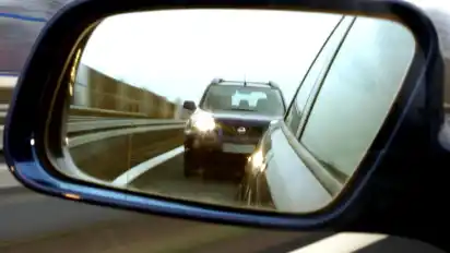 Zu geringer Abstand kann bei hoher Geschwindigkeit auch dazu führen, dass man den Führerschein abgeben muss.