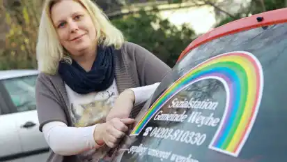 Neun Autos umfasst der Fuhrpark der Sozialstation. Zu welchen Kunden die Mitarbeiter damit wann genau fahren, koordiniert seit einiger Zeit die neue Leiterin Britta Neuhaus.