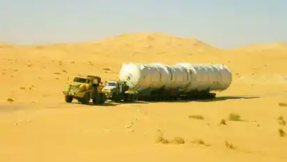 Wüstentransport in Algerien. Der nordafrikanische Staat gehört zu den Ländern, in denen Ipsen Logistics seit langem Geschäfte macht. 1977 wurde eine eigene Niederlassung gegründet.
