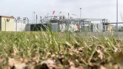 Das Betriebsgelände der Dea: Bei der Förderung gelten die weltweit höchsten Sicherheitsvoraussetzungen, sagt BVEG-Geschäftsführer Christoph Löwer.