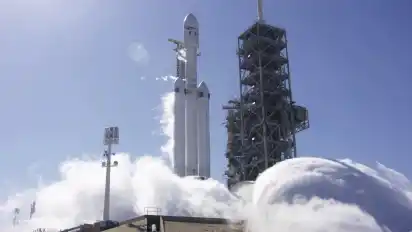 Teststart einer SpaceX Falcon Heavy Rakete am 24.01.2018 auf dem Weltraumbahnhof Cape Canaveral (USA).