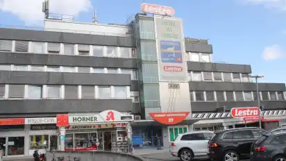 Das Horner Verbrauchermarkt Lestra (re.)