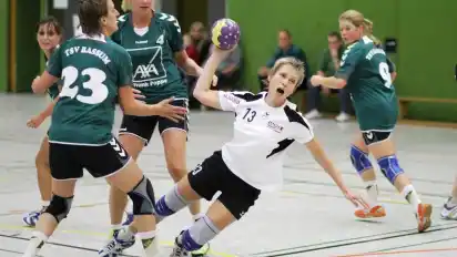 Anette Sonnenburg war in die strittigste aller Szenen verwickelt, als die Seckenhauserin mit einem vermeintlichen Foul am Torwurf gehindert wurde. Ein Pfiff blieb allerdings aus, stattdessen traf die HSG Mittelweser zum Sieg.