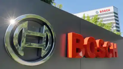 Bosch-Logo vor der Konzernzentrale in Gerlingen im Landkreis Ludwigsburg.