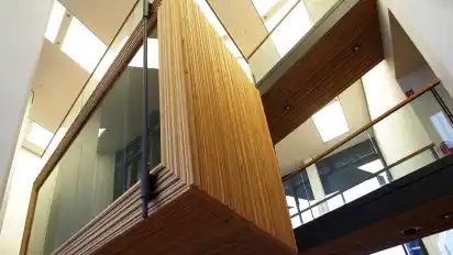 Blick in die Eingangshalle des Beluga-Hauses, das inzwischen teilweise neue Mieter gefunden hat.