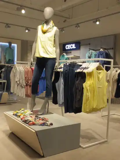 Im neuen Modepark Röther gibt es modern gestaltete Flächen.