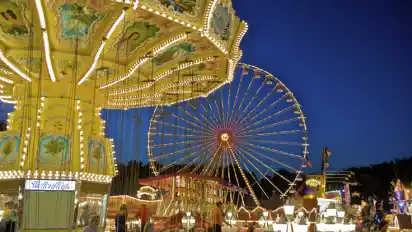 Der Stoppelmarkt in Vechta liefert auch bei Nacht einen schönen Anblick.