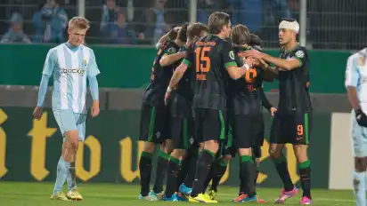 Werder Bremen bejubelt das Tor zum 1:0 beim Chemnitzer FC.