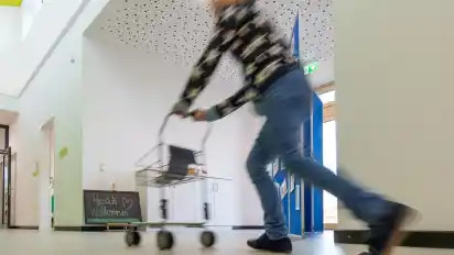 Um eine ausreichende Kinderbetreuung in Achim sicherzustellen, fehlen der Stadt noch immer Erzieher.
