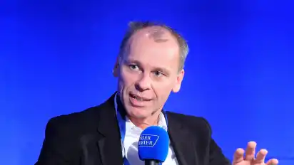 Stefan Bratzel von der Fachhochschule der Wirtschaft in Bergisch-Gladbach.