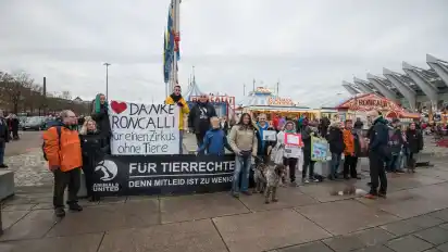 Die Demonstration vor dem Zirkus Roncalli.