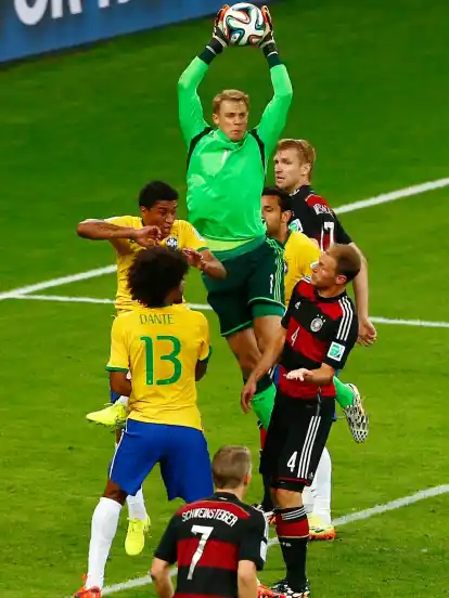 Für die Trainer Kristian Arambasic und Jens Heine ist Torwart Manuel Neuer (Foto) der Erfolgsgarant deutscher WM-Siege in Brasilien.