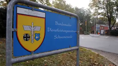 Die Gemeinde Schwanewede hat ihr bald frei werdendes Kasernengelände als möglichen zukünftigen Standort für das Bundesamt für kerntechnische Entsorgung ins Gespräch gebracht. GKE·MONTAGE: WESER-KURIER