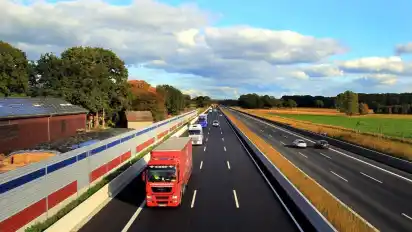 Tempolimit und Blitzeralarm auf der A1 bei Oyten - mehrere Monate mussten Autofahrer ihre Geschwindigkeit drosseln. 120 Stundenkilometer waren vor dem Bremer Kreuz erlaubt. Seit einigen Monaten ist das Tempolimit jedoch aufgehoben, die Blitzer sind abgeschaltet.
