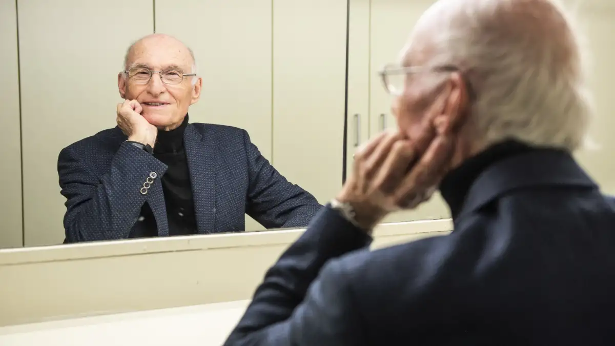 Der Mann im Hintergrund