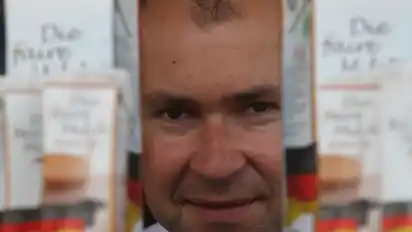 Eine eigene Milchmarke hat der Verband BDM auf den Markt gebracht. Mit der fairen Milch, die auch auf der Tarmstedter Ausstellung ausgeschenkt wird, reagiert er auf die stark gefallenen Erzeugerpreise, die eine Folge der Überproduktion sind.