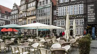 Die Außengastronomie in Bremens guter Stube muss dem Aufbau des kleinen Freimarkts weichen und wird dieses Jahr auch nicht mehr wiederkehren.