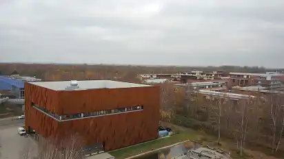Ausblick vom Turm der Lüfte auf die Schau Box und den Entdeckerpark des Universum Bremen.