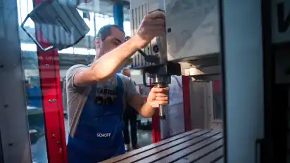 Ausbildung von ausländischen Fachkräften: Dieser Iraner kam 2012 nach Deutschland und wird nun Industriemechaniker.