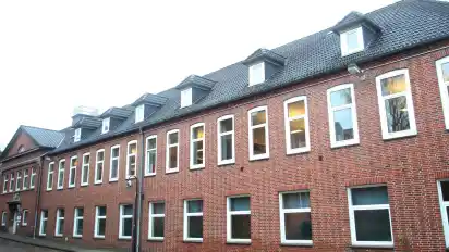 Die Tage des alten Vulkan-Verwaltungsgebäudes scheinen gezählt. Es soll einem Wohn-Turm mit 13 Stockwerken weichen. In dessen Design könnte der Risalit (vorspringender Eingangsbereich) wieder auftauchen. Mehr als diesen Nachhall der Kontorhaus-Architektur sehen die Planungen nicht vor.