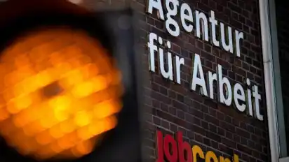 Die Zahl der Arbeitslosen in Deutschland ist trotz der Corona-Krise im September um 108 000 im Vergleich zum Vormonat gesunken. Foto: Sina Schuldt/dpa