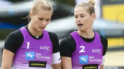 Wurden in der Ausübung ihres Berufes behindert: Die Beachvolleyballerinnen Kim Behrens (links) und Cinja Tillmann.