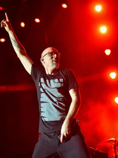 Thomas D. von der Band „Die Fantastischen Vier“. Er rockte mit seinen Kollegen die voll besetzte ÖVB-Arena. Die HipHop-Opas, wie sich selbst bezeichnen, sind auf Jubiläumstour und machten auch in Bremen mit alten und neuen Hits Halt.