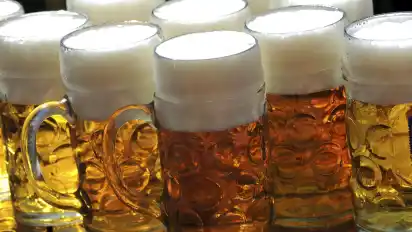 Das Münchner Umweltinstitut hat mehrere deutsche Biere untersucht und dabei Spuren von Glyphosat nachgewiesen.