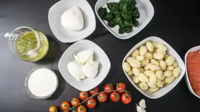 Bevor der Dreh für den nächsten Clip beginnt, werden die Zutaten portioniert und appetitlich angerichtet.