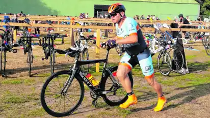 Radfahrer Christoph Magda und die DLW-Staffel haben beim 5. Heidesee-Triathlon in Holdorf kürzlich einen gelungenen Abschluss der Saison erlebt.