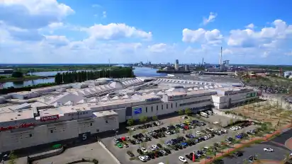 Blick auf das Einkaufszentrum Waterfront.
